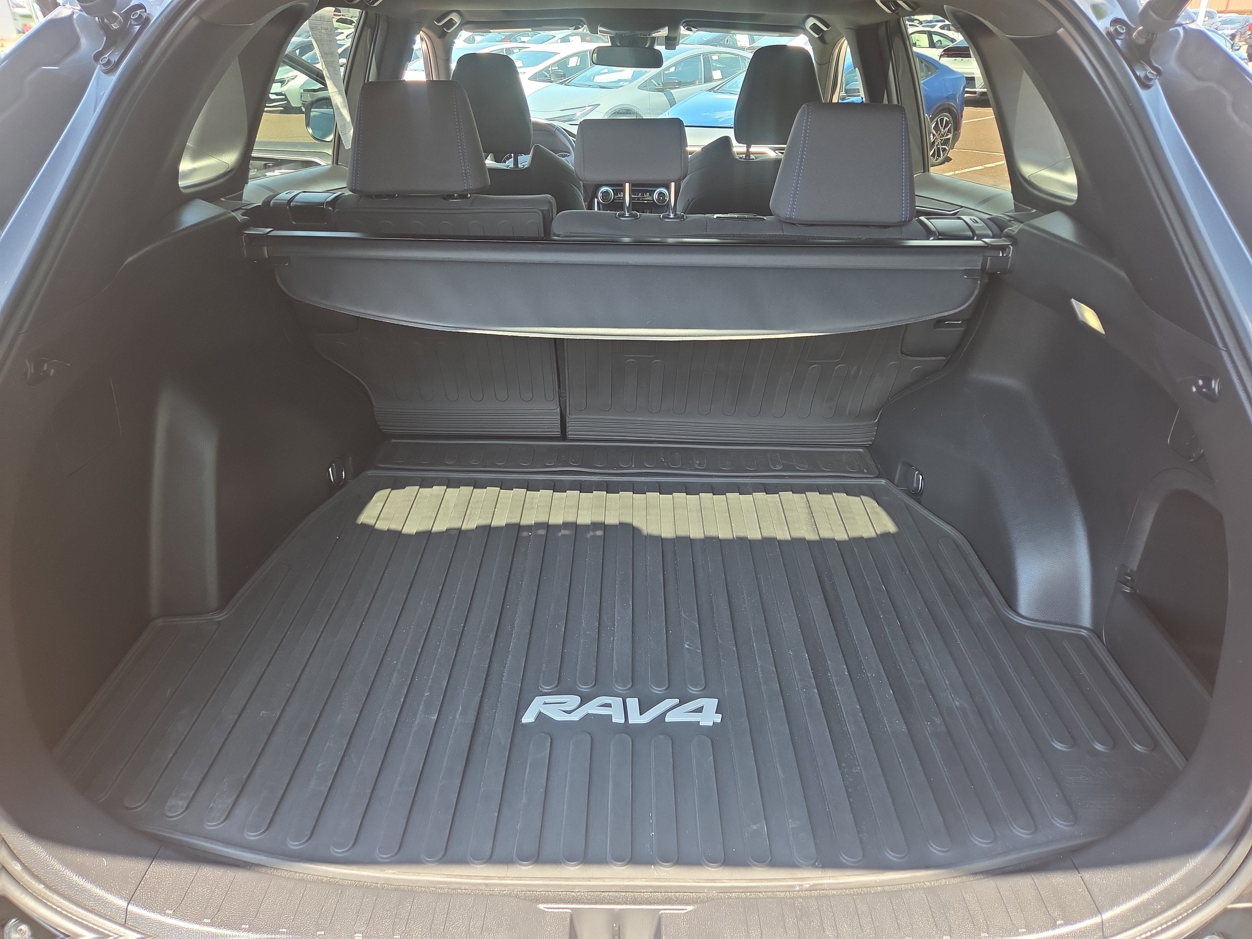 2022 Toyota RAV4 Hybrid SE