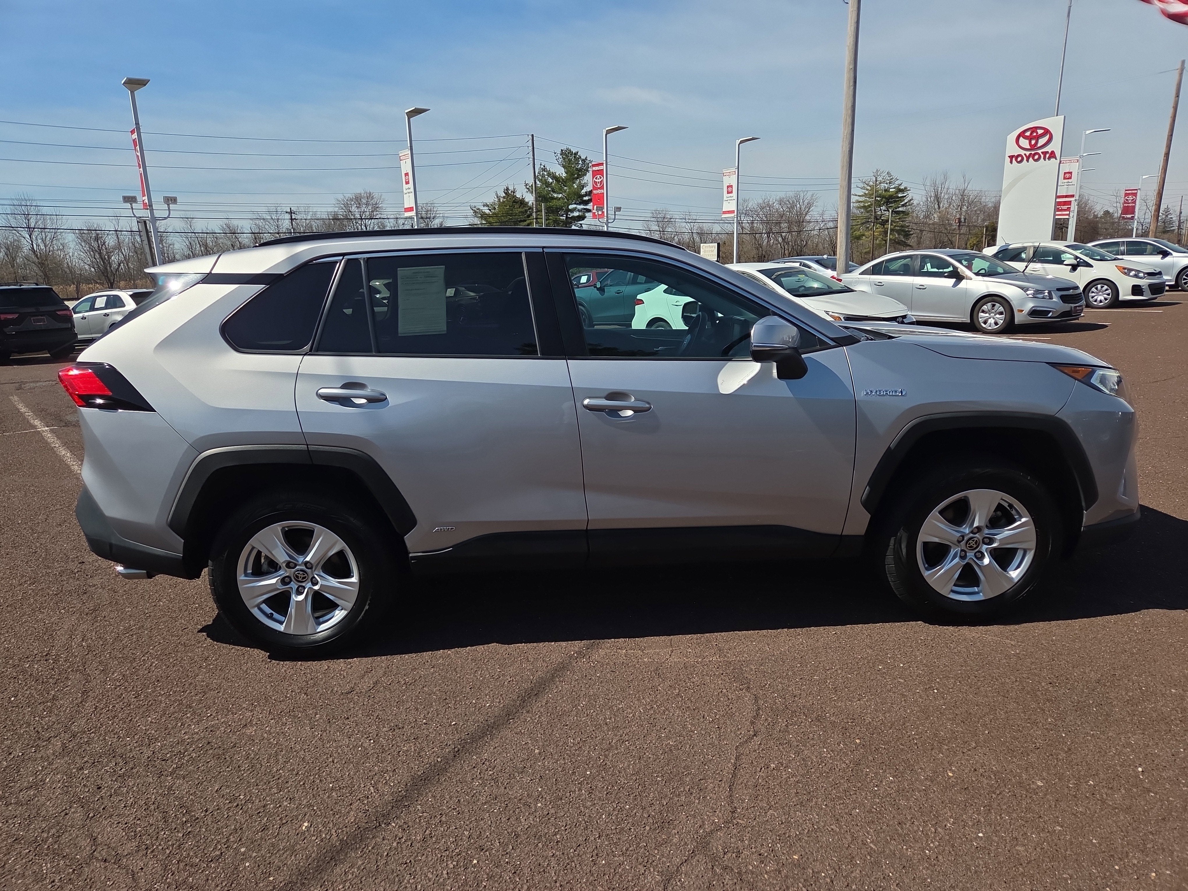 2021 Toyota RAV4 Hybrid XLE