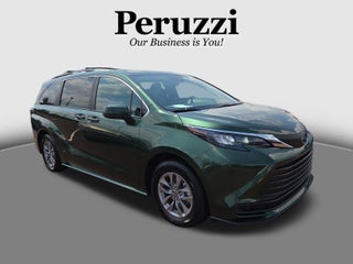 2025 Toyota Sienna LE