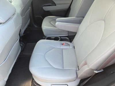 2023 Toyota Highlander Hybrid Platinum