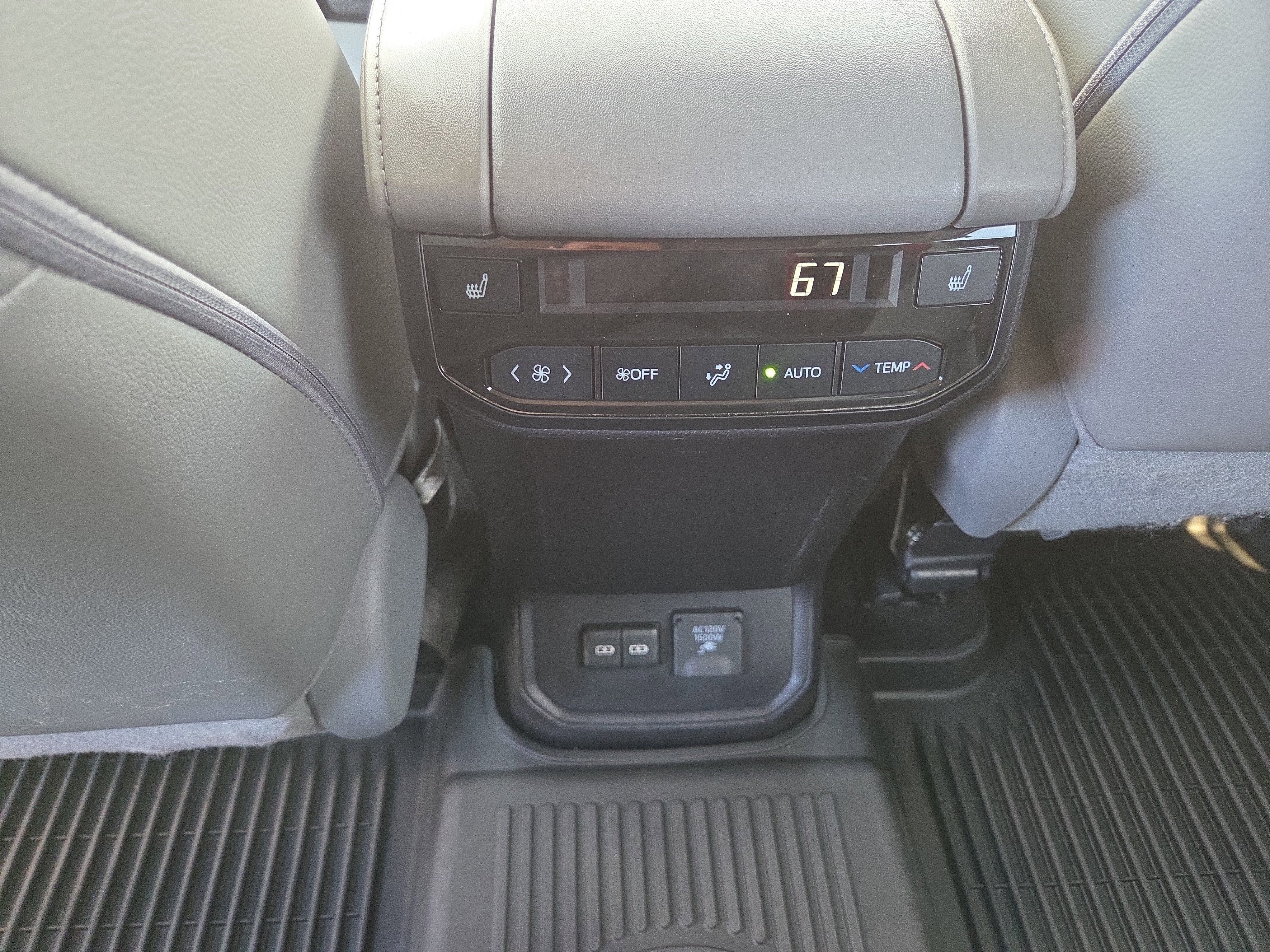 2023 Toyota Highlander Hybrid Platinum
