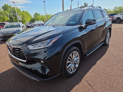 2023 Toyota Highlander Hybrid Platinum