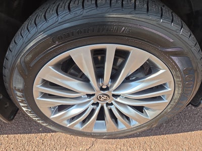 2023 Toyota Highlander Hybrid Platinum