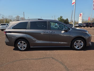 2023 Toyota Sienna XLE