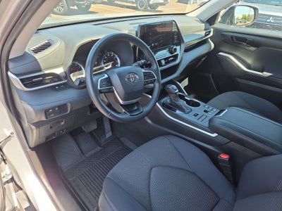 2024 Toyota Highlander LE