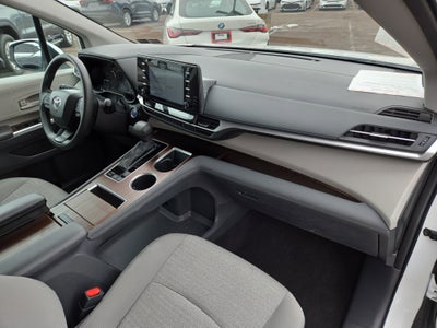 2024 Toyota Sienna LE