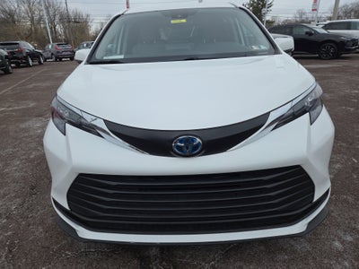 2024 Toyota Sienna LE