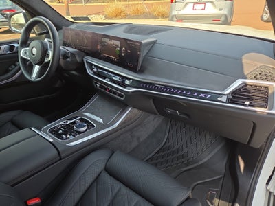 2025 BMW X7 xDrive40i