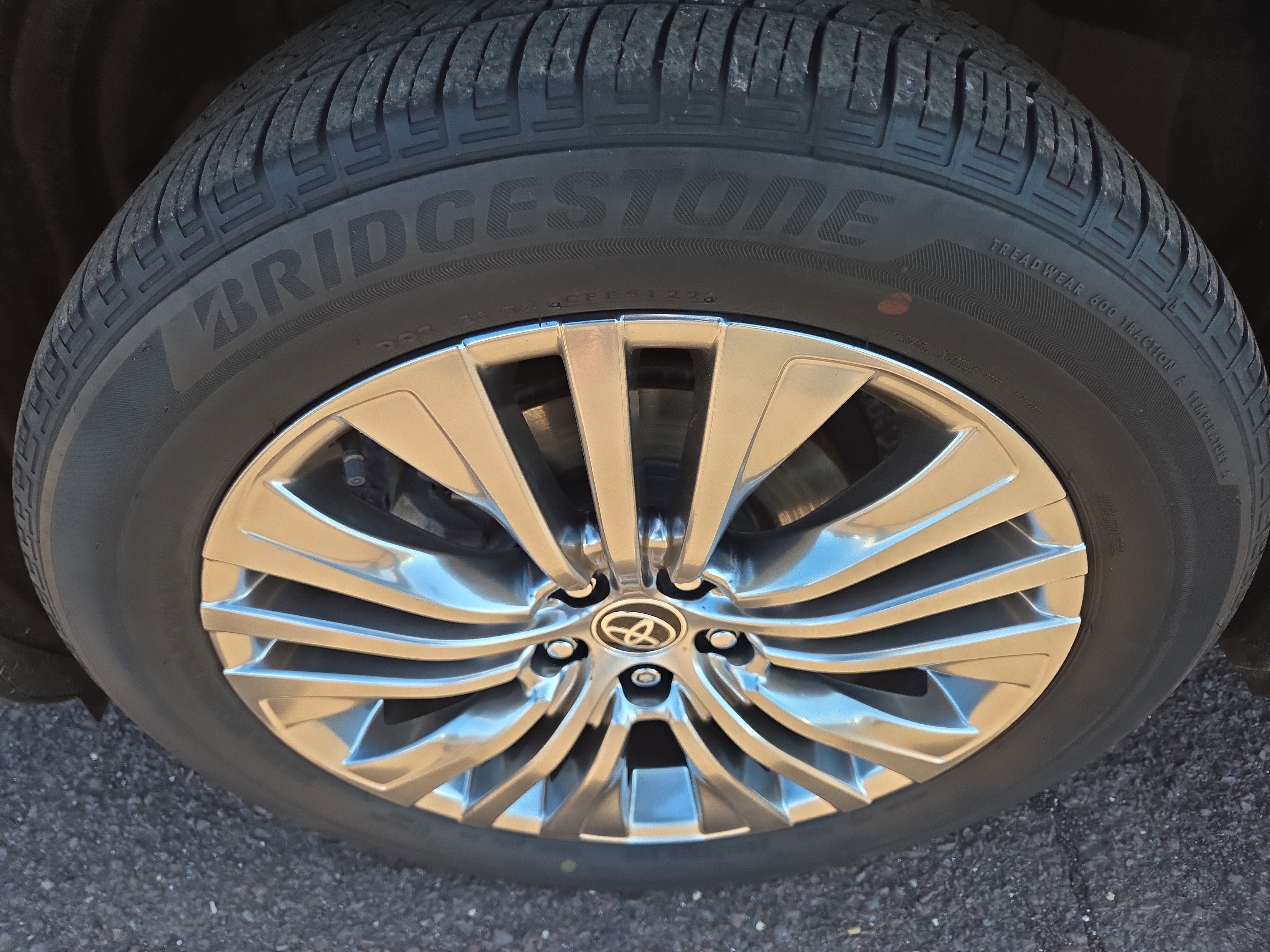 2023 Toyota Venza LE