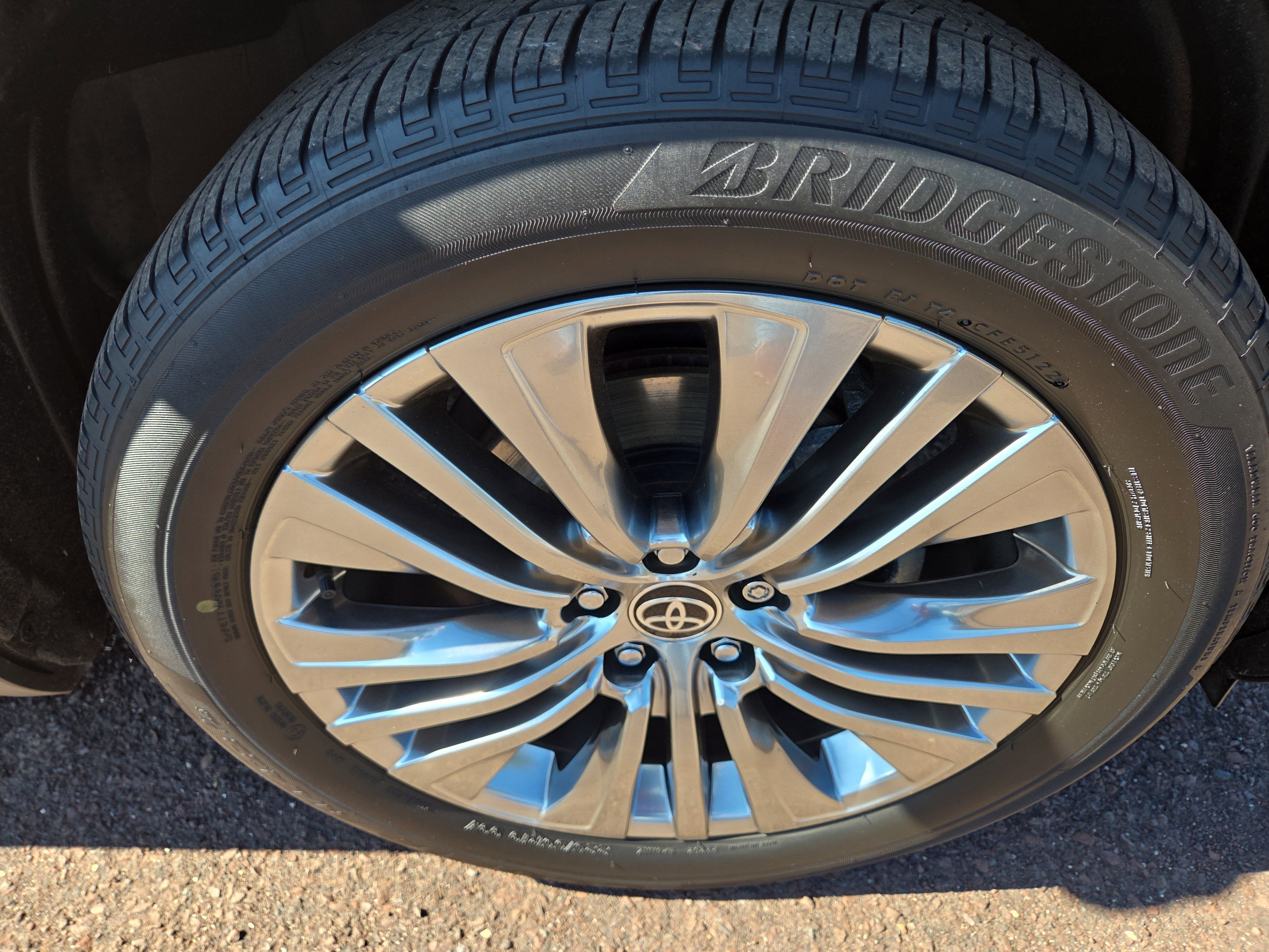 2023 Toyota Venza LE