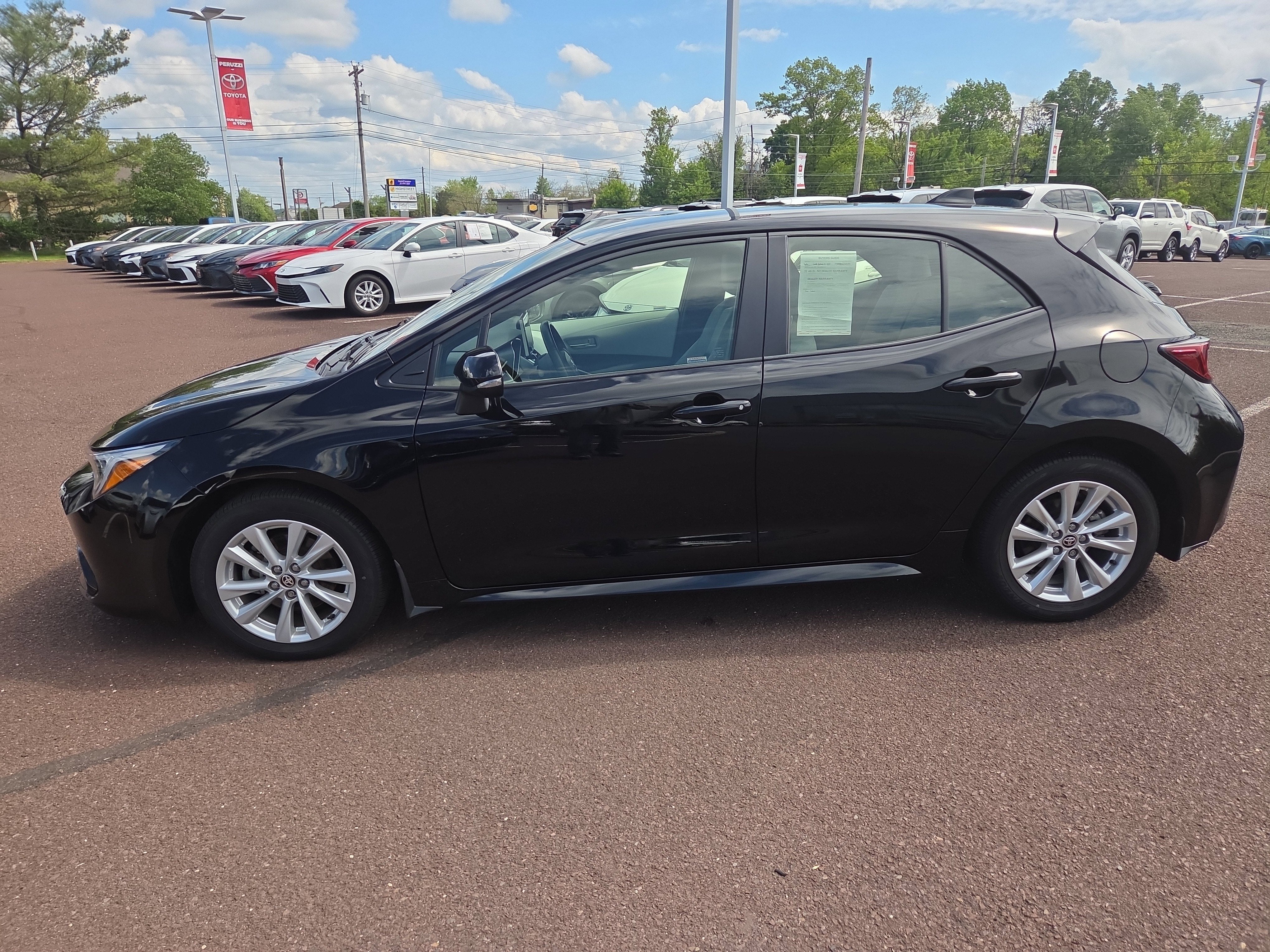 2025 Toyota Corolla Hatchback SE