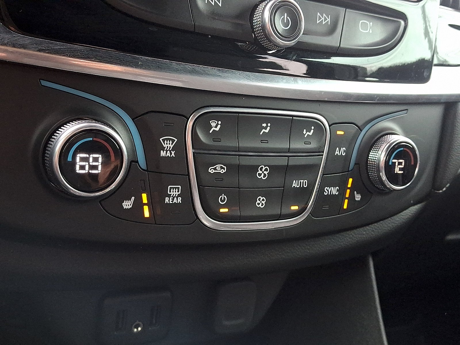 2023 Chevrolet Traverse AWD LT Cloth