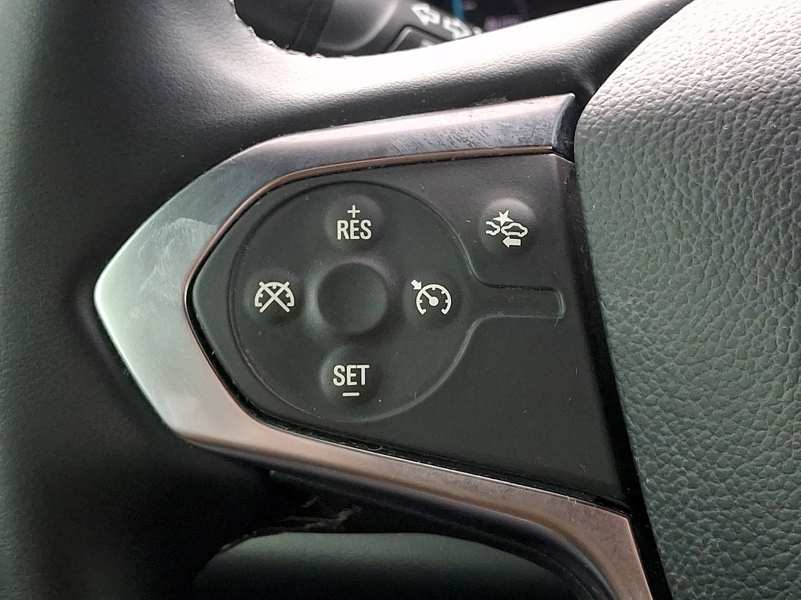 2023 Chevrolet Traverse AWD LT Cloth