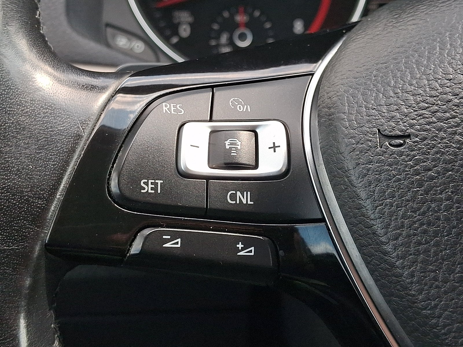 2018 Volkswagen Passat 2.0T R-Line