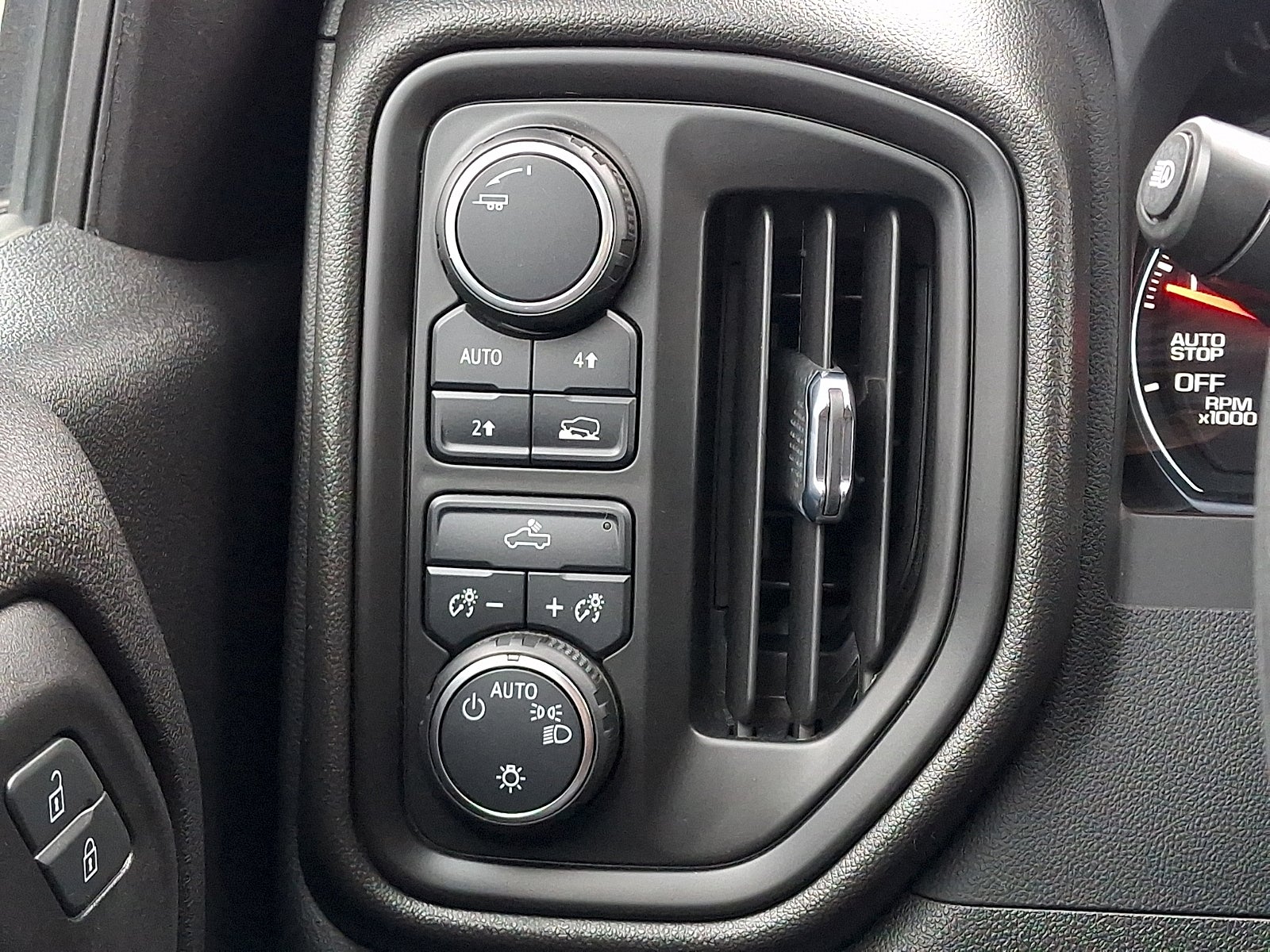 2023 Chevrolet Silverado 1500 4WD Crew Cab Short Bed Custom