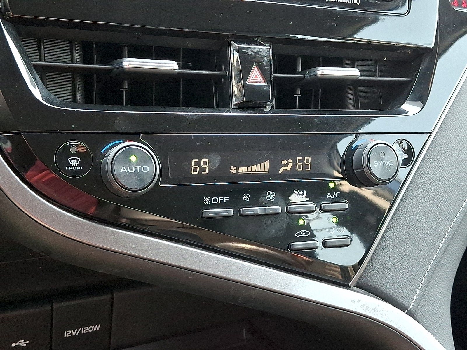 2021 Toyota Camry SE Hybrid