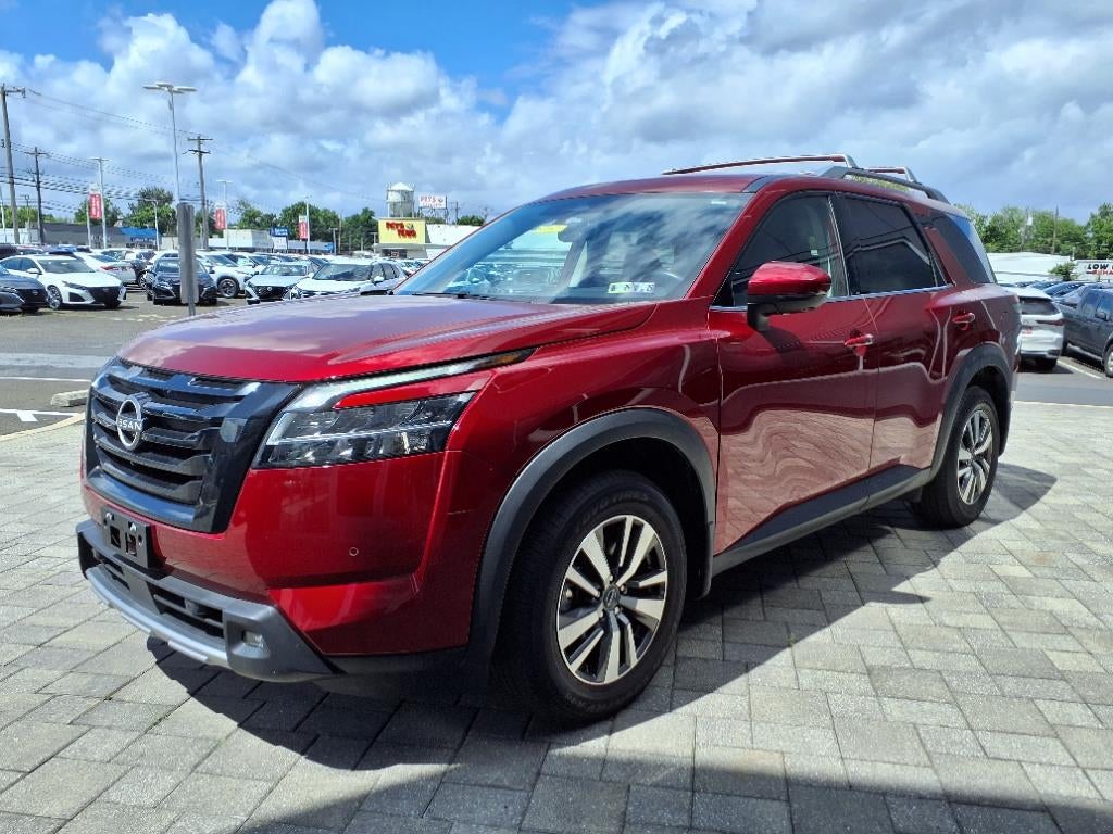 2022 Nissan Pathfinder SL