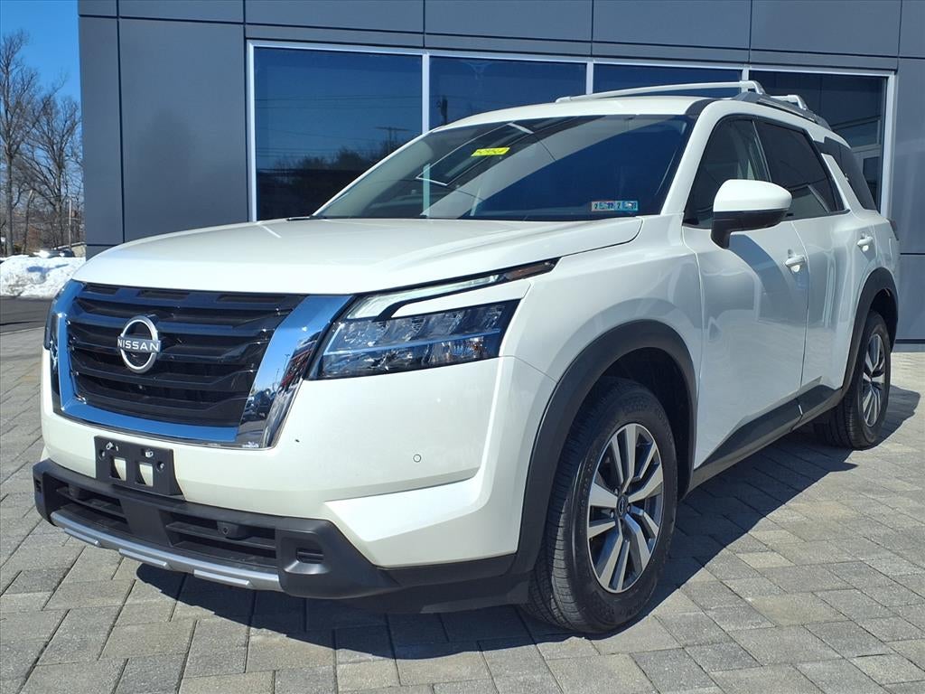 2023 Nissan Pathfinder SL