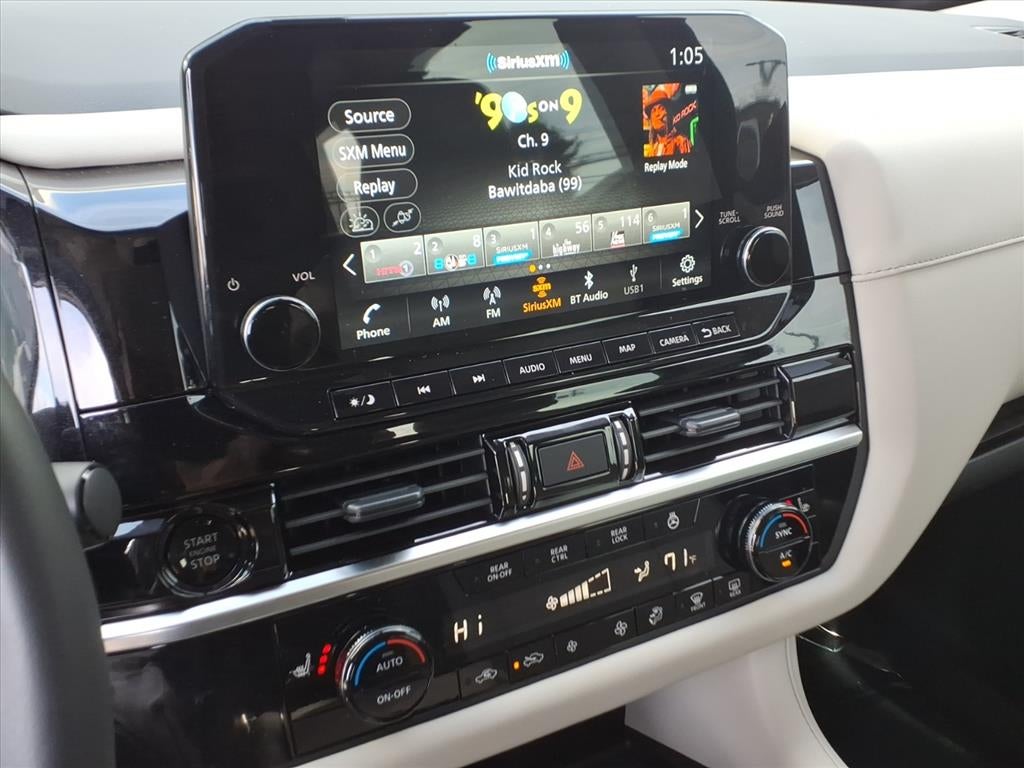 2025 Nissan Pathfinder SL