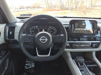 2025 Nissan Pathfinder SL