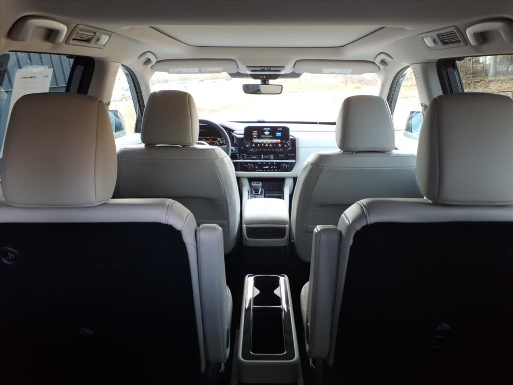 2025 Nissan Pathfinder SL