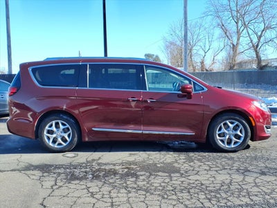 2017 Chrysler Pacifica Touring-L Plus