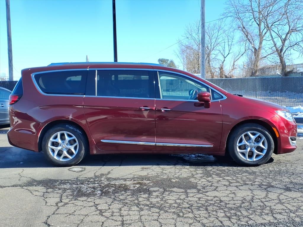 2017 Chrysler Pacifica Touring-L Plus
