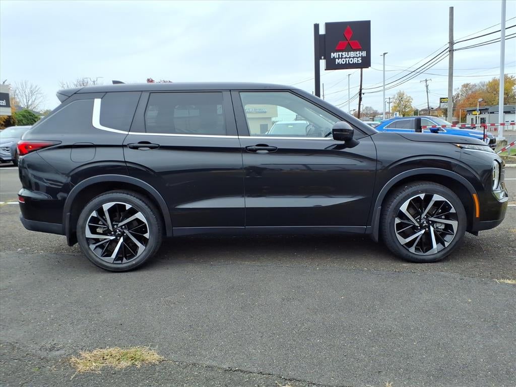 2023 Mitsubishi Outlander SE