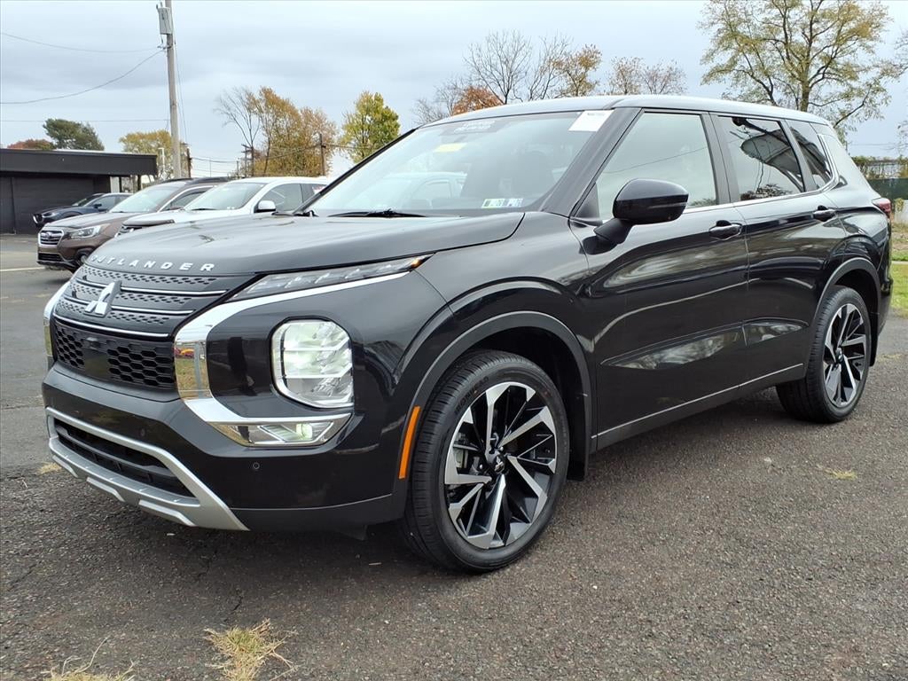 2023 Mitsubishi Outlander SE