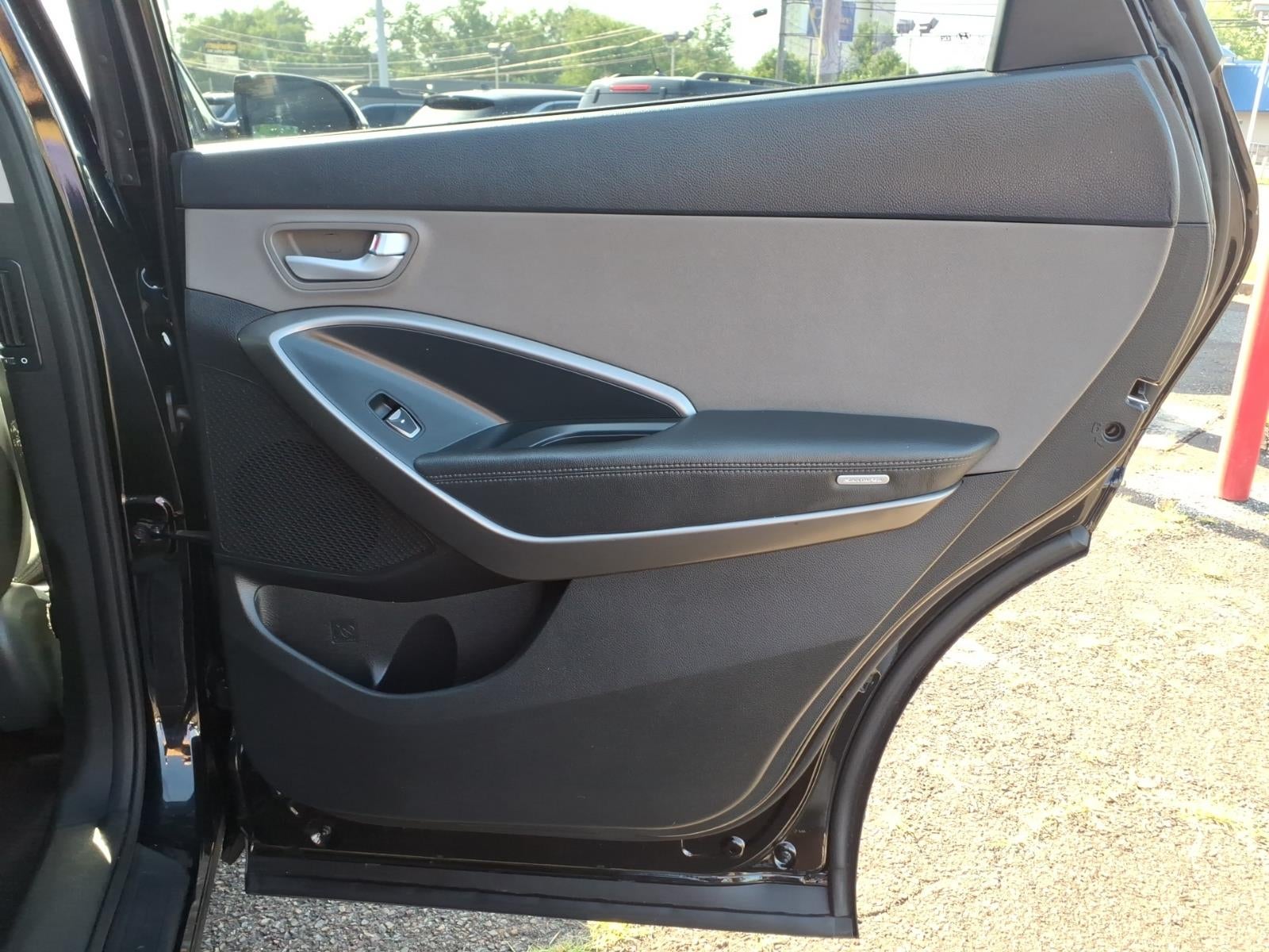 2017 Hyundai SANTA FE SE