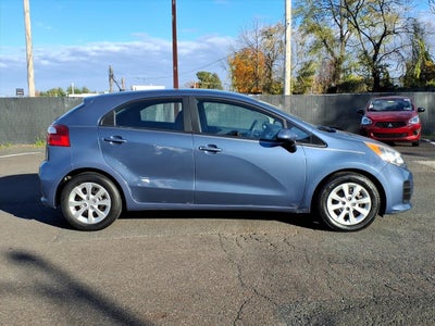 2016 Kia Rio 5-Door LX