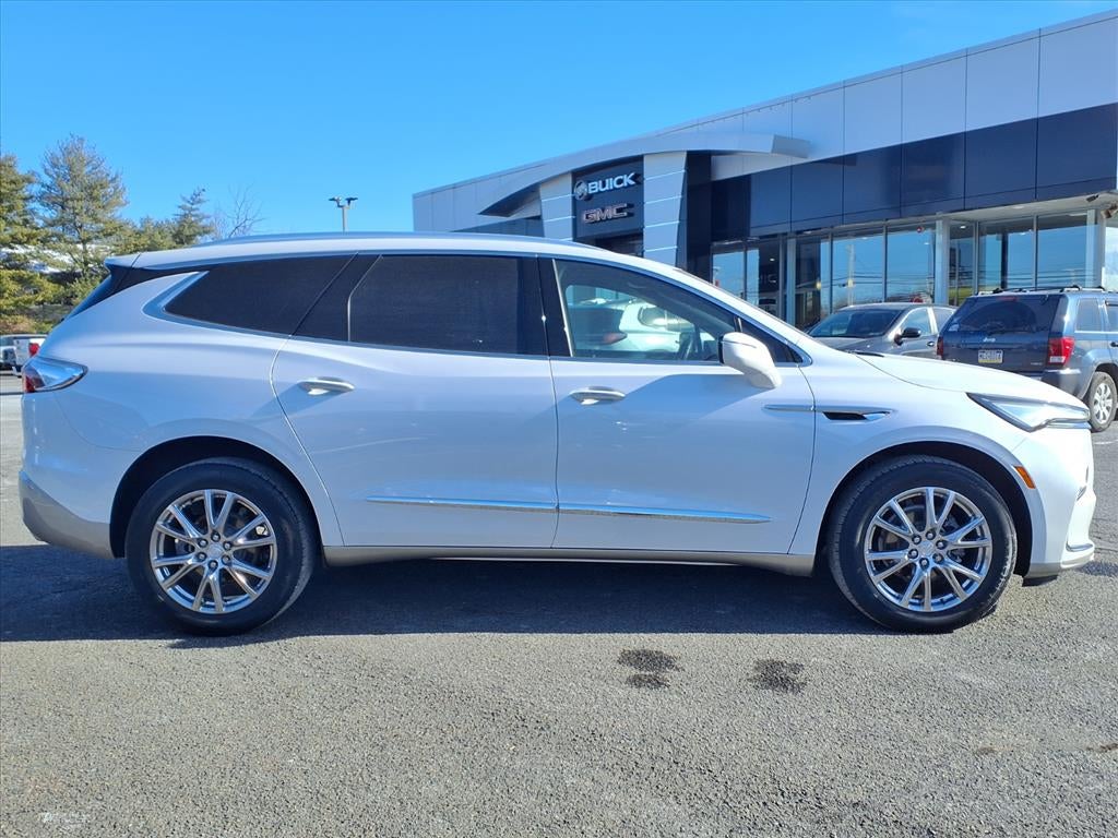 2022 Buick Enclave Essence