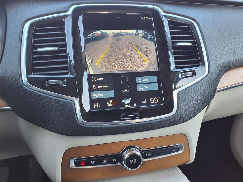 2021 Volvo XC90 Momentum